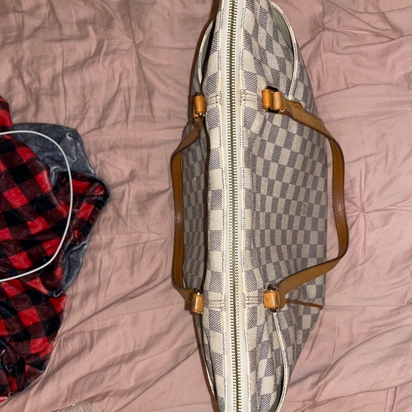 Louis Vuitton Totally MM - Picture 10 of 15